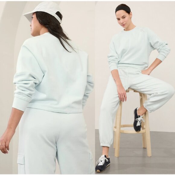 NWT ATHLETA Forever Fleece Relaxed Crew Sweatshirt Minty Green Size M - Picture 1 of 10